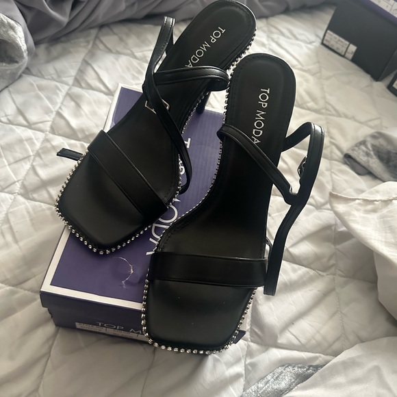 Moda Black Heels with Silver Accents - Picture 1 of 3